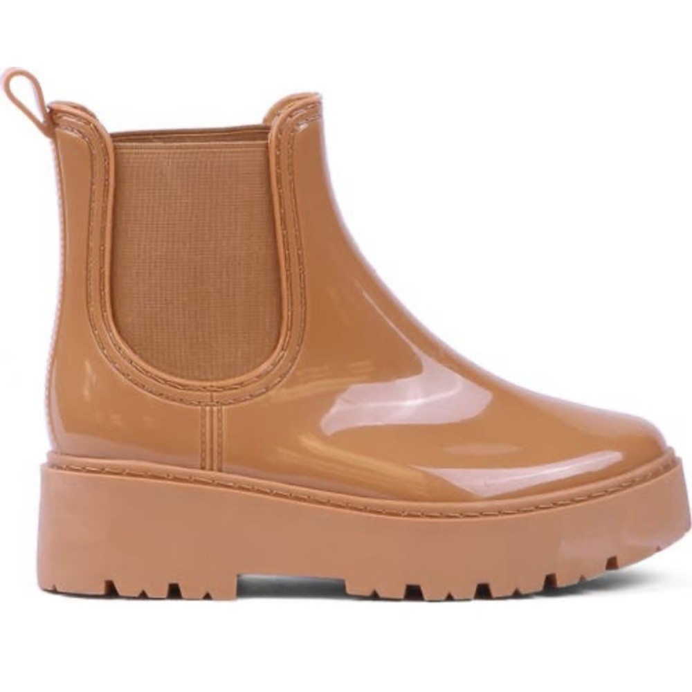 Dolce Vita Thunder Chelsea Platform Lug Sole Rainboot